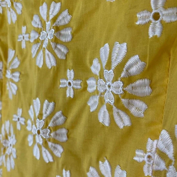 JOHN MARK Floral Embroidered 3/4 Puff Sleeve Ruffle Scalloped Hem Top Size M - Picture 7 of 8